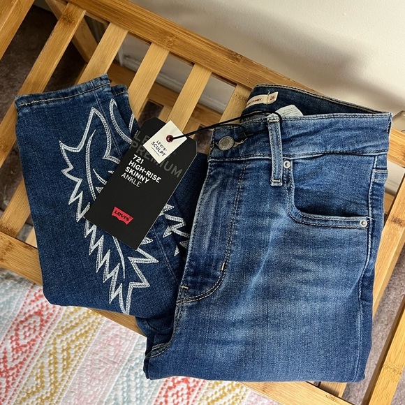 Levis 721 HIGH RISE EMBROIDERD ANKLE SKINNY WOMEN'S JEANS 26 - Picture 2 of 7